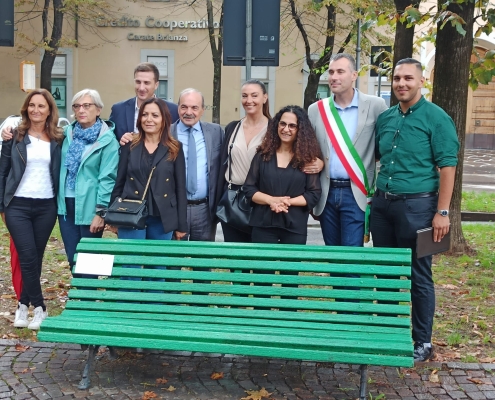 Inaugurazione panchina verde solidale a Cologno Monzese per MioMito ODV (1)